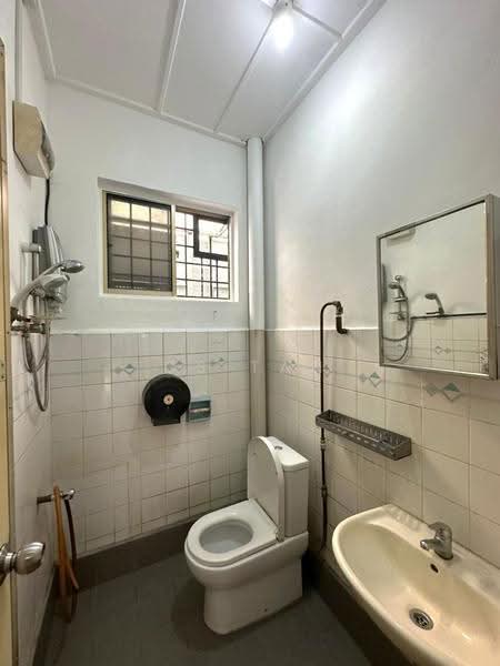 1-storey Terraced House for Rent in Bandar Baru Permas Jaya (Permas Jaya) - CS Tan - Bathroom - PropertyGuru.com.my