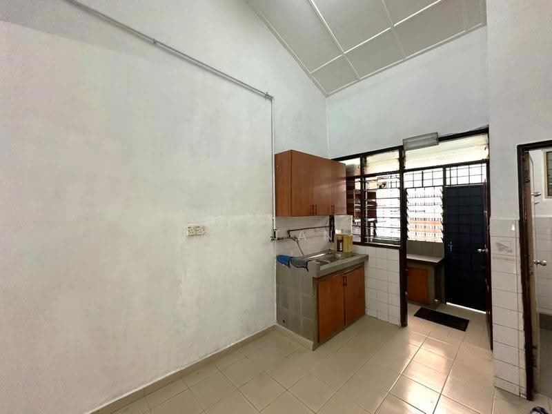 1-storey Terraced House for Rent in Bandar Baru Permas Jaya (Permas Jaya) - CS Tan - Kitchen - PropertyGuru.com.my