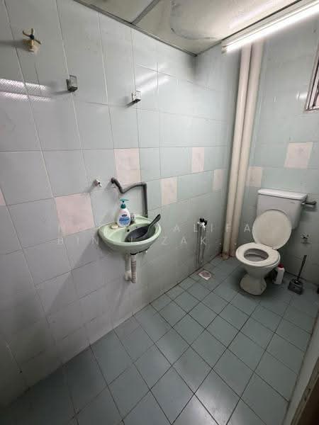 Shop / Office for Rent in Taman Sri Andalas (Klang) - Noor Zalifa Binti Zakaria - Bathroom - PropertyGuru.com.my