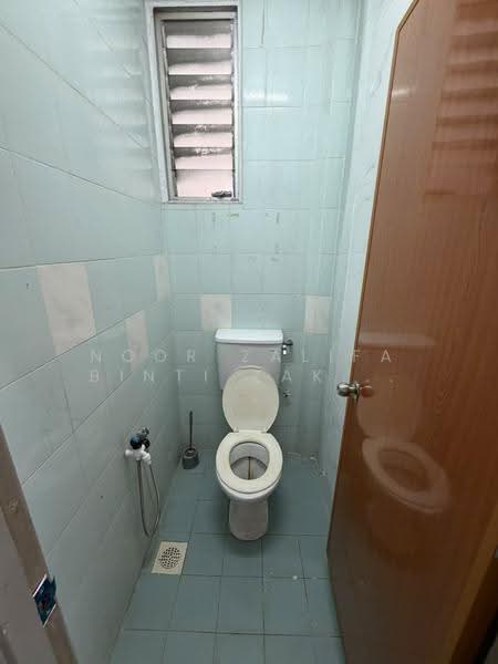 Shop / Office for Rent in Taman Sri Andalas (Klang) - Noor Zalifa Binti Zakaria - Bathroom - PropertyGuru.com.my