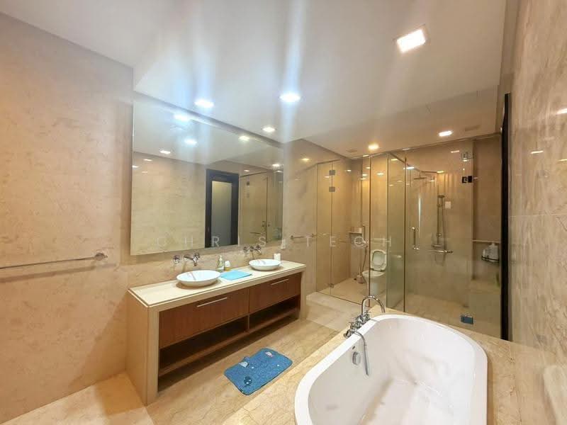 Kediaman Servis untuk Dijual di Straits Quay (The Suites at Waterside) - Chris Teoh - Bathroom - PropertyGuru.com.my