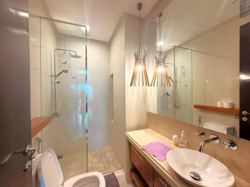 Kediaman Servis untuk Dijual di Straits Quay (The Suites at Waterside) - Chris Teoh - Bathroom - PropertyGuru.com.my