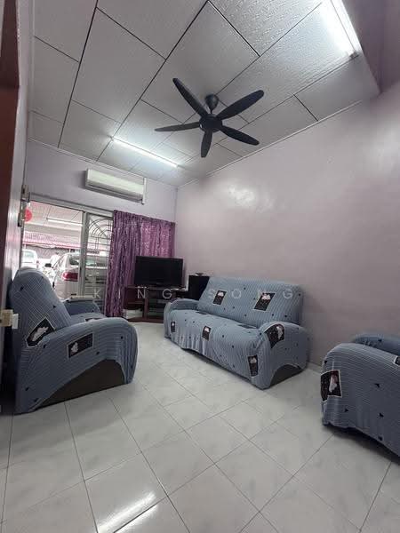 Rumah Teres 1-Tingkat untuk Dijual di Taman Melaka Jaya (Batu Berendam) - King Song - Living Room - PropertyGuru.com.my