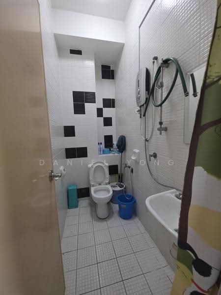 Service Residence for Sale at The Sky Executive Suites - Daniel Yong - Bathroom - PropertyGuru.com.my