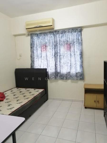 Pangsapuri untuk Disewa di Taman Pekaka Block 31 - Weng Sern - Bedroom - PropertyGuru.com.my