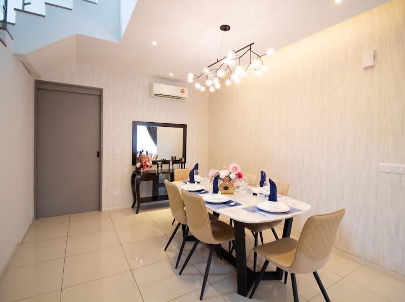 Banglo Pautan untuk Dijual di Taman Bukit Serdang (Seri Kembangan) - Ping Shin - Dining Room - PropertyGuru.com.my