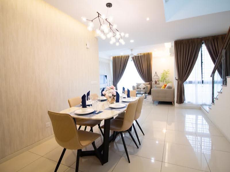 Banglo Pautan untuk Dijual di Taman Bukit Serdang (Seri Kembangan) - Ping Shin - Dining Room - PropertyGuru.com.my