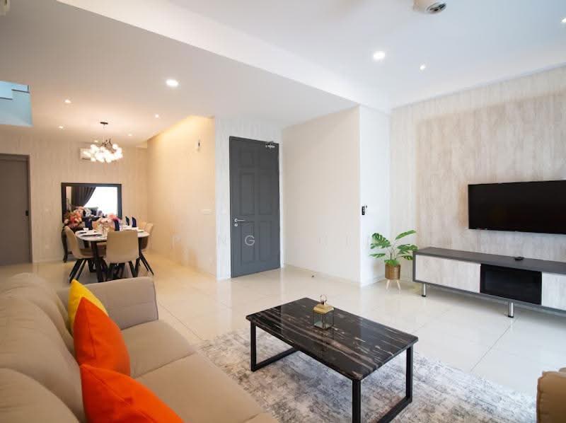 Banglo Pautan untuk Dijual di Taman Bukit Serdang (Seri Kembangan) - Ping Shin - Living Room - PropertyGuru.com.my