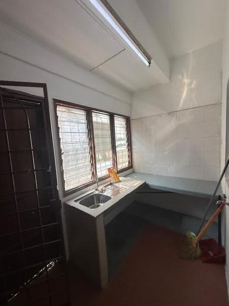 2-storey Terraced House for Sale in Taman Wawasan (Puchong) - Junbin Low - Kitchen - PropertyGuru.com.my