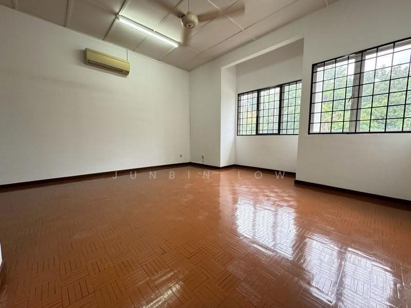 2-storey Terraced House for Sale in Taman Wawasan (Puchong) - Junbin Low - Living Room - PropertyGuru.com.my