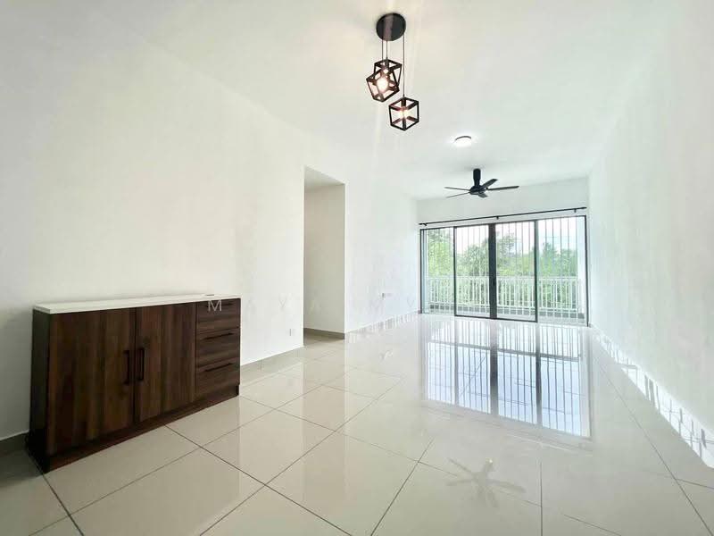 Kediaman Servis untuk Dijual di Almyra Residences - Maya Myra - Living Room - PropertyGuru.com.my
