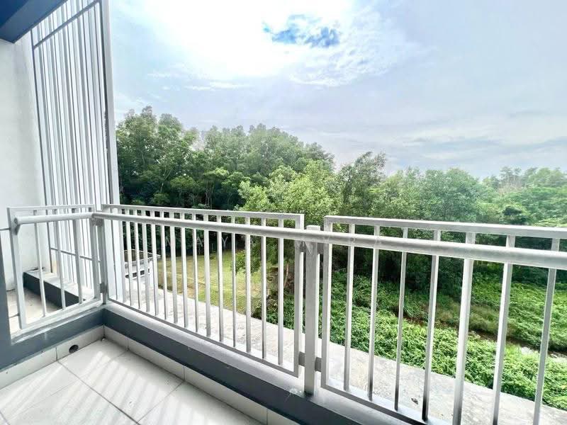 Kediaman Servis untuk Dijual di Almyra Residences - Maya Myra - Balcony - PropertyGuru.com.my