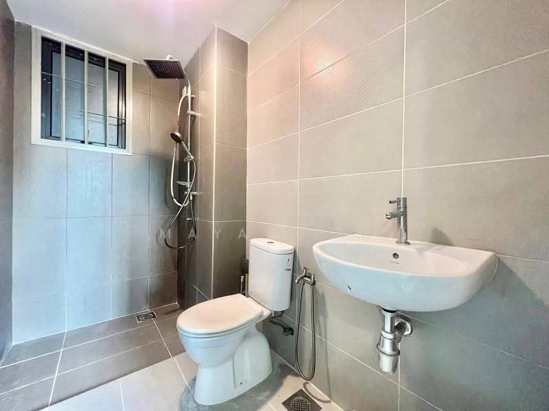 Kediaman Servis untuk Dijual di Almyra Residences - Maya Myra - Bathroom - PropertyGuru.com.my
