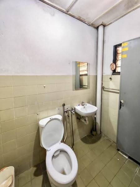2-storey Terraced House for Sale in SS19 (Subang Jaya) - Alif Saad - Bathroom - PropertyGuru.com.my