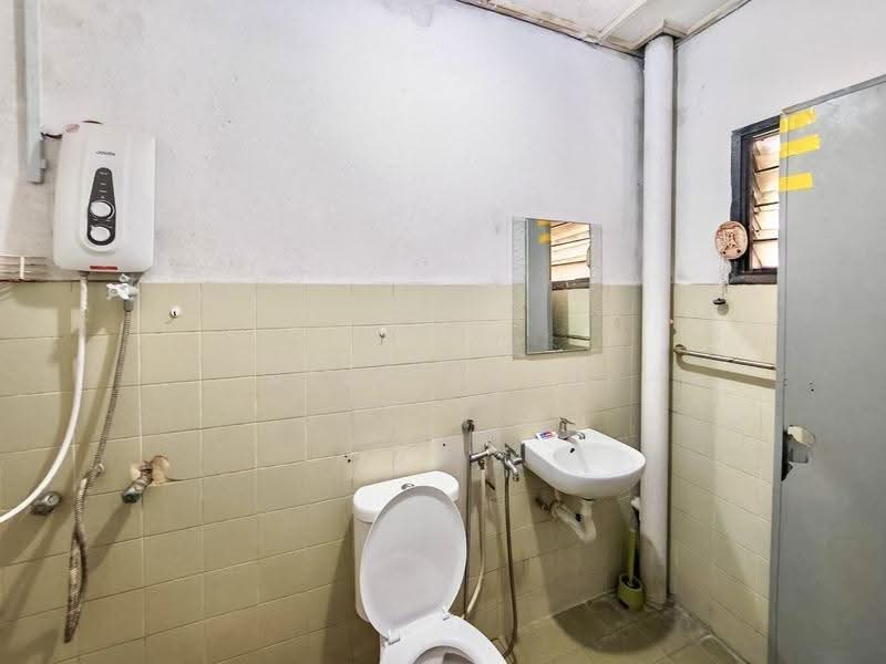2-storey Terraced House for Sale in SS19 (Subang Jaya) - Alif Saad - Bathroom - PropertyGuru.com.my