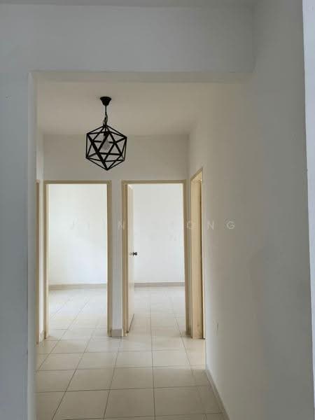 Pangsapuri untuk Disewa di De Bayu Apartment - Jiin Siong Tan - Corridor - PropertyGuru.com.my