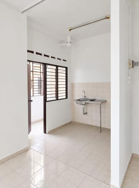 Rumah Flat untuk Dijual di Taman Pulai Utama - Bee Ng - Kitchen - PropertyGuru.com.my
