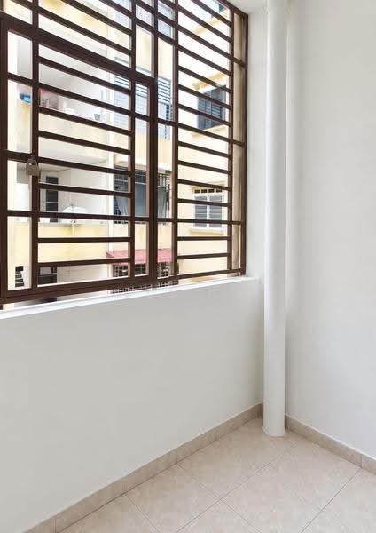 Rumah Flat untuk Dijual di Taman Pulai Utama - Bee Ng - Balcony - PropertyGuru.com.my