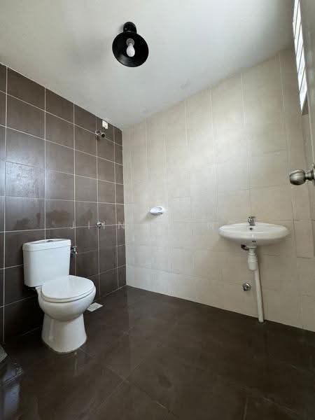 Apartment for Sale at De Bayu Apartment - Jiin Siong Tan - Bathroom - PropertyGuru.com.my