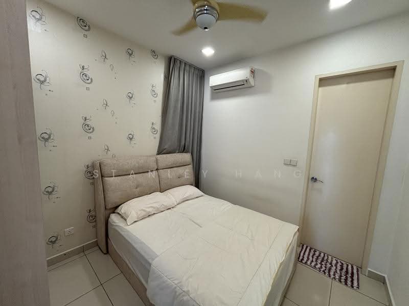 Kediaman Servis untuk Dijual di TRiGON Luxury Residences - Stanley Hang - Bedroom - PropertyGuru.com.my