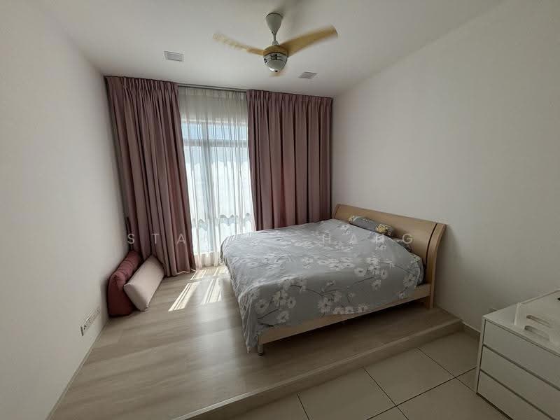 Kediaman Servis untuk Dijual di TRiGON Luxury Residences - Stanley Hang - Bedroom - PropertyGuru.com.my