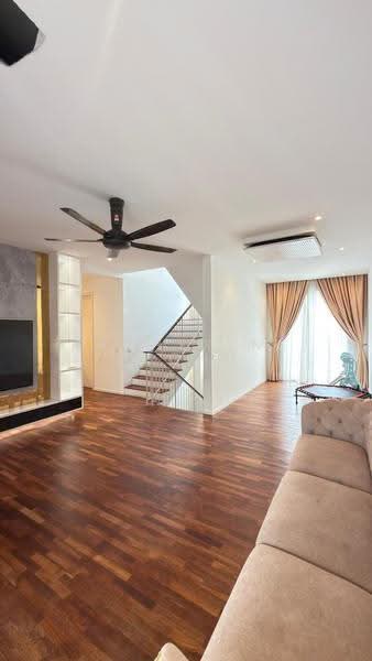 Rumah Teres 3-Tingkat untuk Disewa di Tamansari (Rawang) - Katherine Leong - Living Room - PropertyGuru.com.my