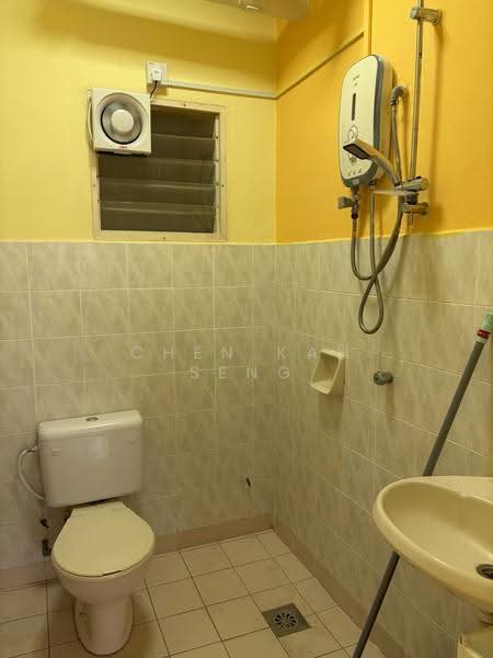 Kondominium untuk Disewa di Bayu Tasik 1 - Chen Kah Seng - Bathroom - PropertyGuru.com.my
