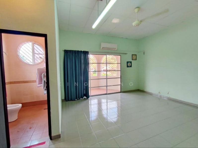 Semi-Detached House for Sale in Taman Tasik Utama (Bukit Katil) - King Song - Bathroom - PropertyGuru.com.my