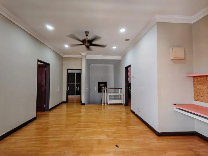 2-storey Terraced House for Sale in Bandar Kinrara Seksyen 9 (Bandar Kinrara) - Junbin Low - Living Room - PropertyGuru.com.my