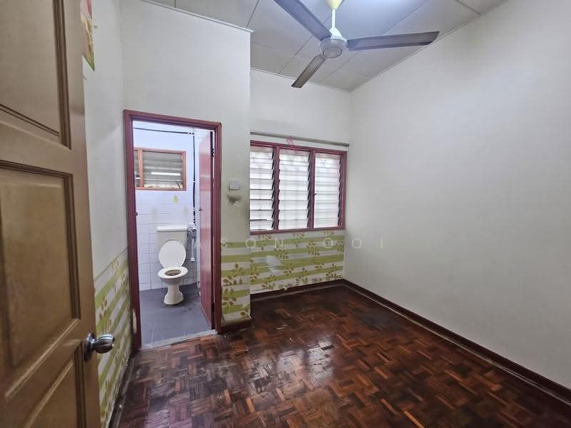 2-storey Terraced House for Rent in Usj 13 (Subang Jaya) - Jason Ooi - Bathroom - PropertyGuru.com.my
