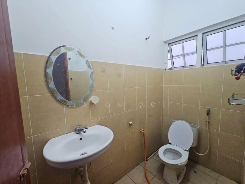 2-storey Terraced House for Rent in Usj 13 (Subang Jaya) - Jason Ooi - Bathroom - PropertyGuru.com.my