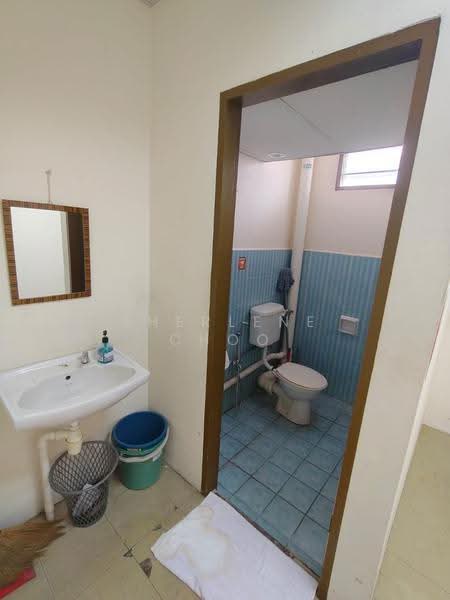 Shop / Office untuk Disewa di Sungai Ara (Penang) - Sherlene Choo - Bathroom - PropertyGuru.com.my