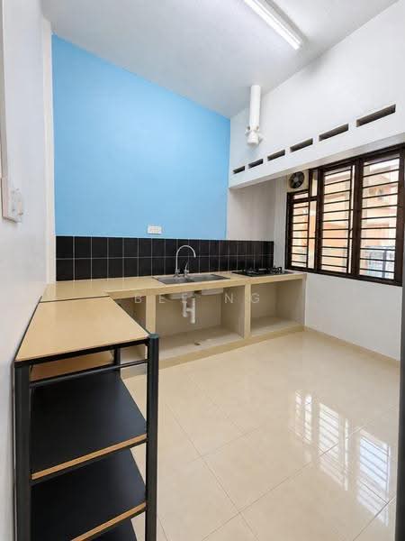 Flat for Sale at Taman Pulai Utama - Bee Ng - Kitchen - PropertyGuru.com.my