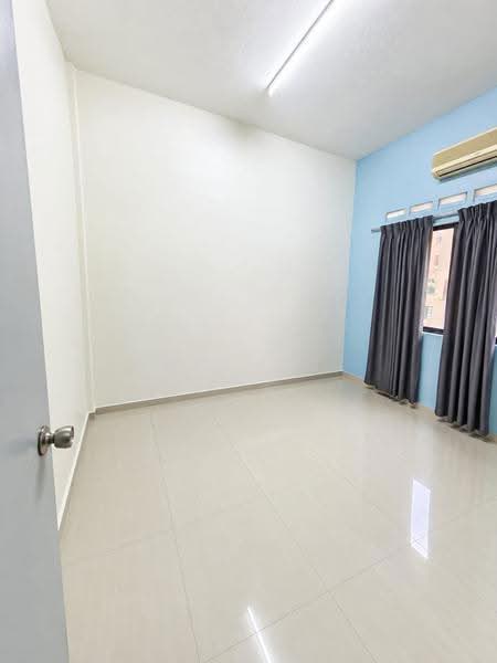 Flat for Sale at Taman Pulai Utama - Bee Ng - Interior - PropertyGuru.com.my
