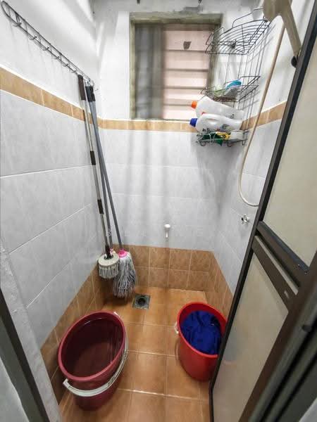 Flat for Sale at Taman Pulai Utama - Bee Ng - Bathroom - PropertyGuru.com.my
