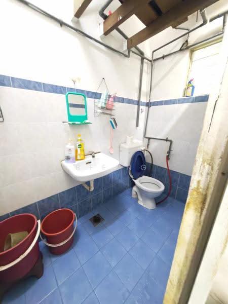 Flat for Sale at Taman Pulai Utama - Bee Ng - Bathroom - PropertyGuru.com.my