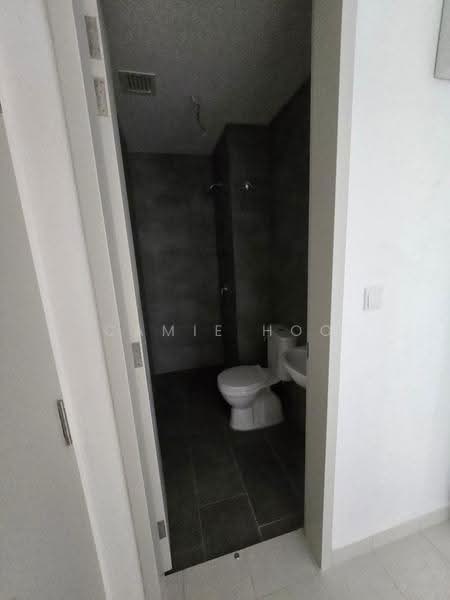 Kondominium untuk Dijual di ALIX Residences - Camie Hoo - Bathroom - PropertyGuru.com.my
