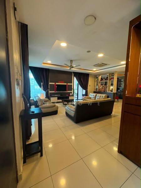 Cluster House for Sale in Taman Mutiara Mas (Skudai) - Wee Howe - Living Room - PropertyGuru.com.my