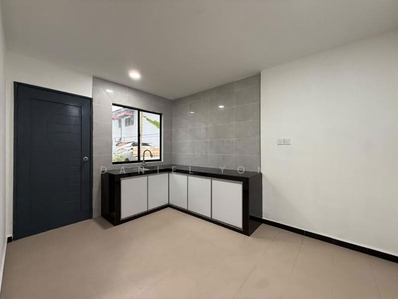 Rumah Teres 2-Tingkat untuk Dijual di Taman Desa Jaya (Johor Bahru) - Daniel Yong - Kitchen - PropertyGuru.com.my