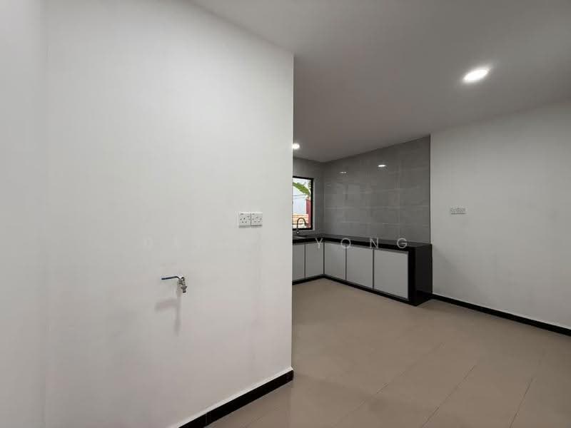 Rumah Teres 2-Tingkat untuk Dijual di Taman Desa Jaya (Johor Bahru) - Daniel Yong - Kitchen - PropertyGuru.com.my