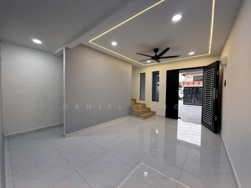 Rumah Teres 2-Tingkat untuk Dijual di Taman Desa Jaya (Johor Bahru) - Daniel Yong - Living Room - PropertyGuru.com.my