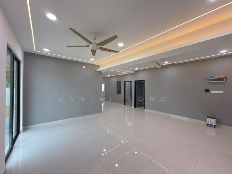 1-storey Terraced House for Sale in Taman Universiti (Skudai) - Daniel Yong - Living Room - PropertyGuru.com.my