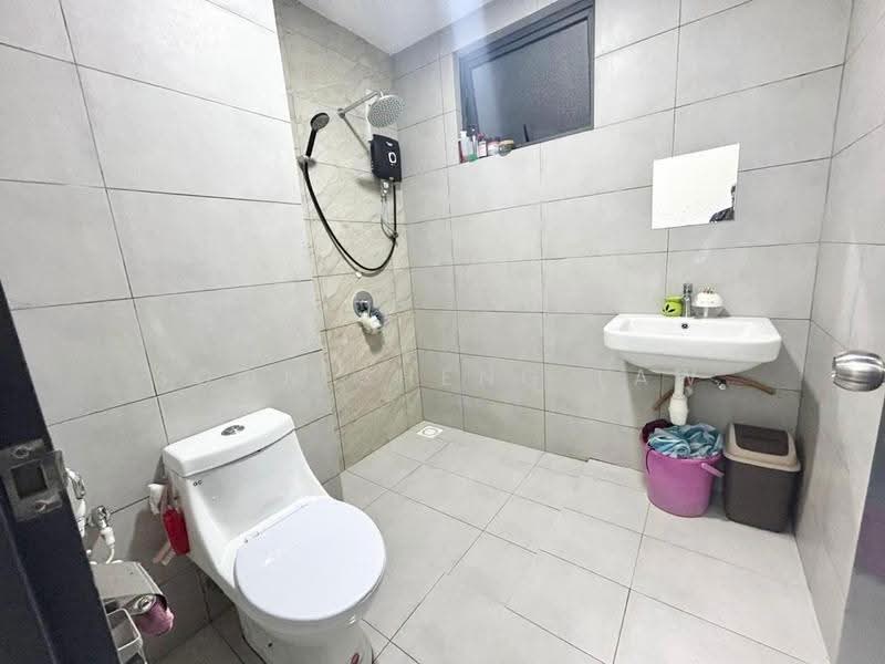 Condominium for Sale at The Holmes 2 - Soon Sheng Law - Bathroom - PropertyGuru.com.my