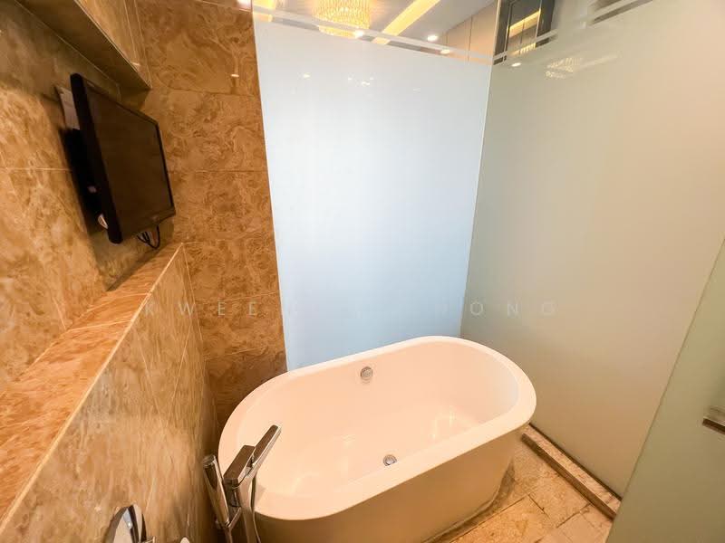 Service Residence for Sale at Dorsett Residences Bukit Bintang - Kweenie Chong - Bathroom - PropertyGuru.com.my