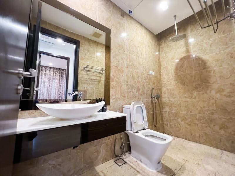 Service Residence for Sale at Dorsett Residences Bukit Bintang - Kweenie Chong - Bathroom - PropertyGuru.com.my