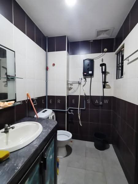 2-storey Terraced House for Rent in Taman Mutiara Rini (Skudai) - Valerie Saw - Bathroom - PropertyGuru.com.my