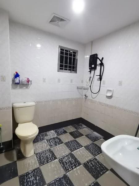 2-storey Terraced House for Rent in Taman Mutiara Rini (Skudai) - Valerie Saw - Bathroom - PropertyGuru.com.my