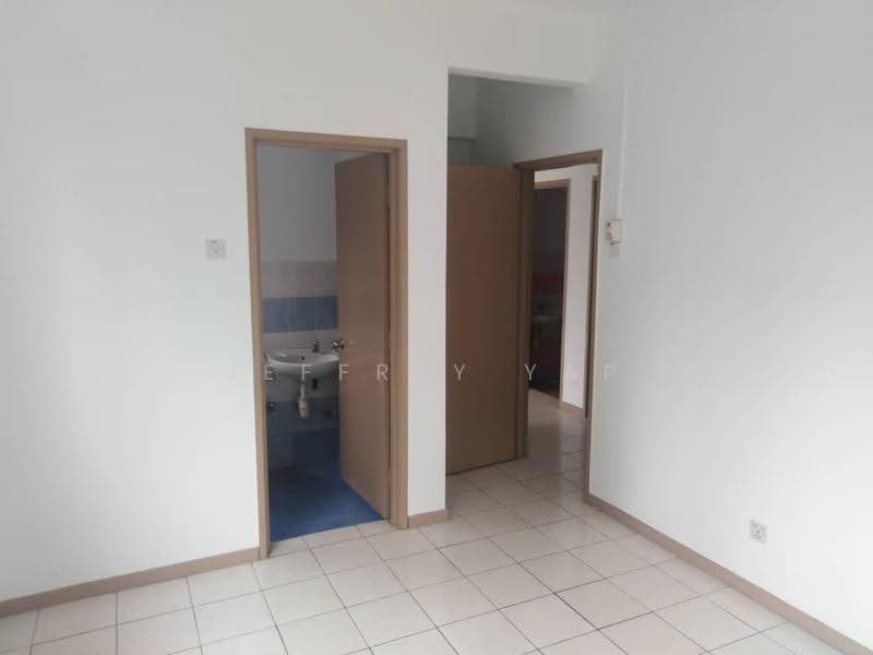 Pangsapuri untuk Dijual di Prima Tiara 1 - Jeffrey Yap - Bathroom - PropertyGuru.com.my