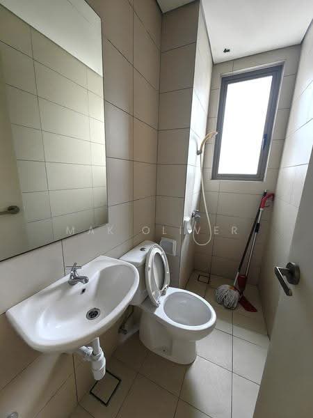 Condominium for Sale at KM1 East - Mak Oliver - Bathroom - PropertyGuru.com.my