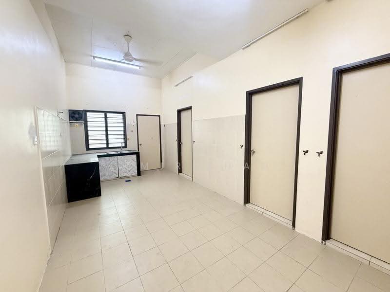 1-storey Terraced House for Sale in Klang (Selangor) - Zimir Shah - Kitchen - PropertyGuru.com.my